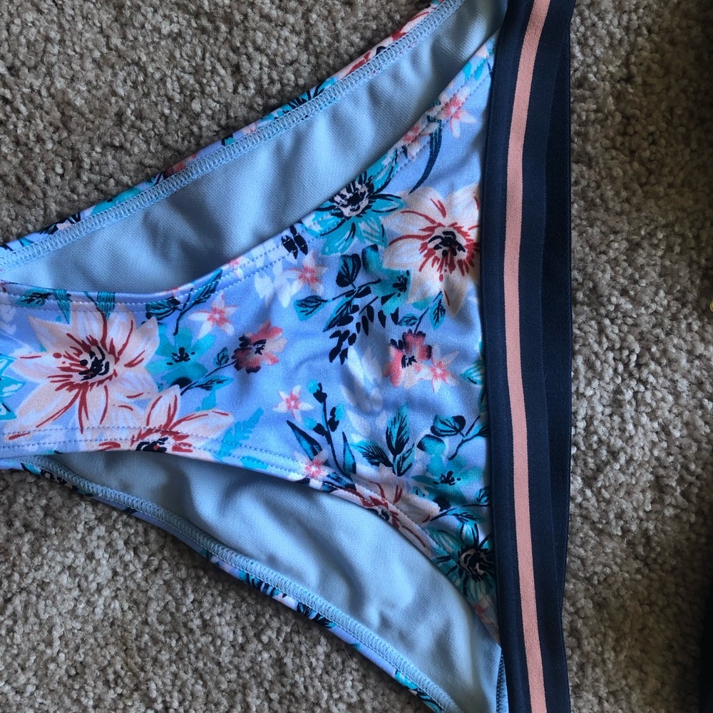 Bikini set - Picture 3 of 4